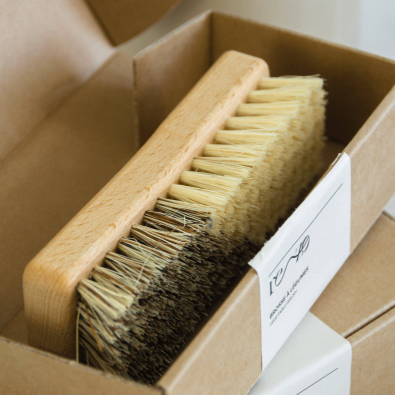 Vegetable brush